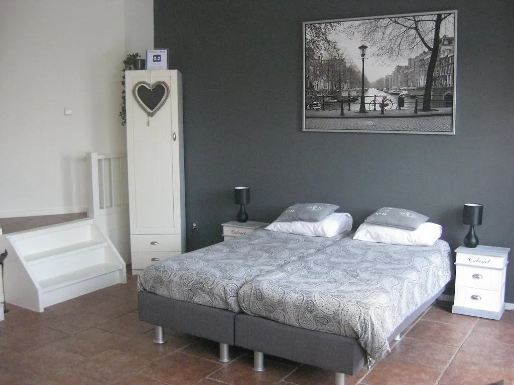 Quarenta Studio Bed and Breakfast Amsterdam 2*,  Nederland